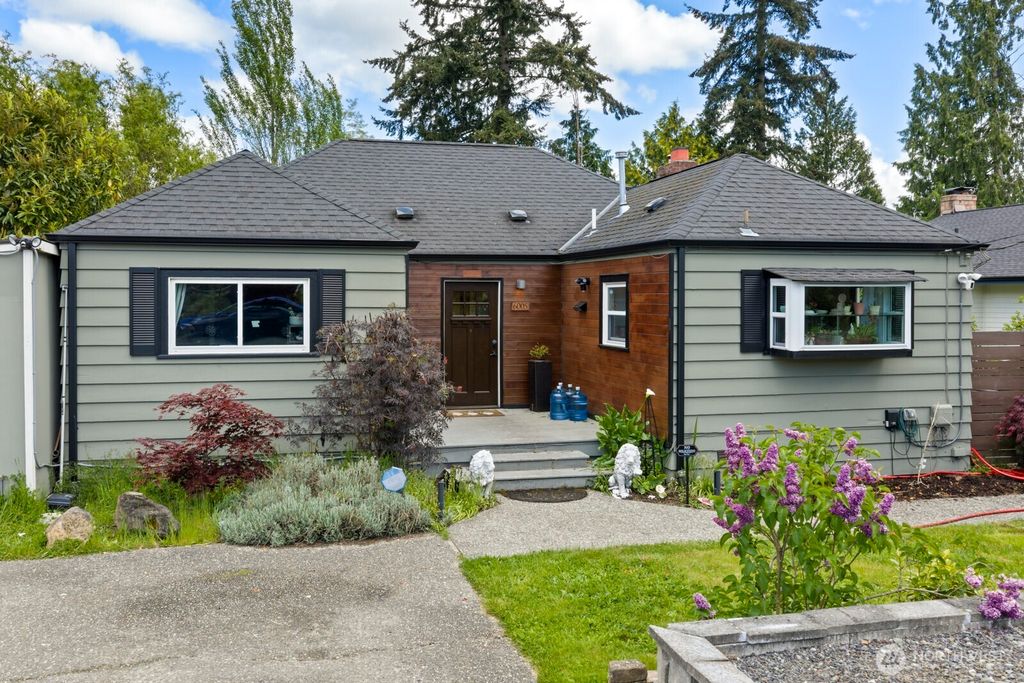 Photo of 6005 Dexter Avenue, Everett, WA 98203 (MLS # 2263426)
