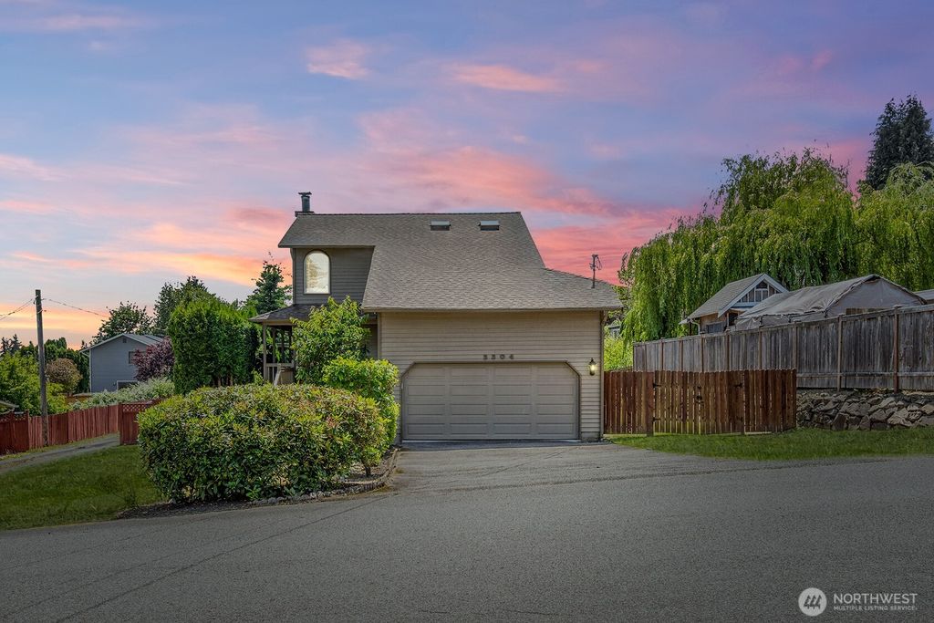 Photo of 3304 202nd Street SW, Lynnwood, WA 98036 (MLS # 2389980)