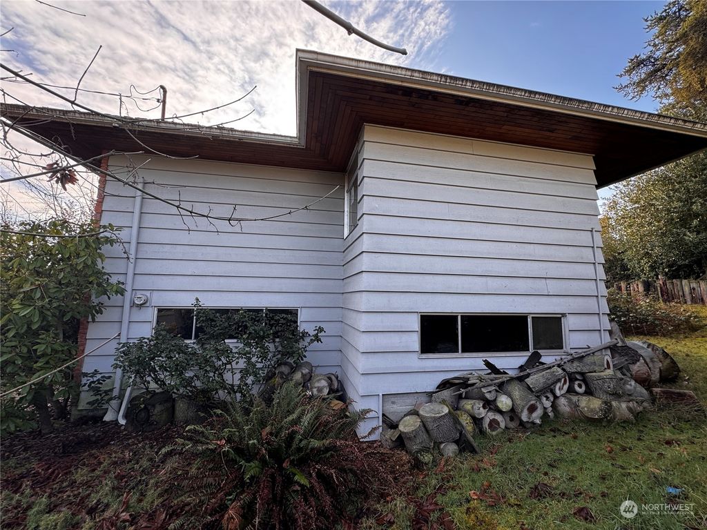 Photo of 2105 38th Avenue E, Seattle, WA 98112 (MLS # 2327787)