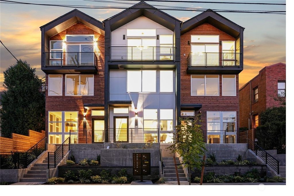 Photo of 2346 Franklin Avenue E #B, Seattle, WA 98102 (MLS # 2223448)