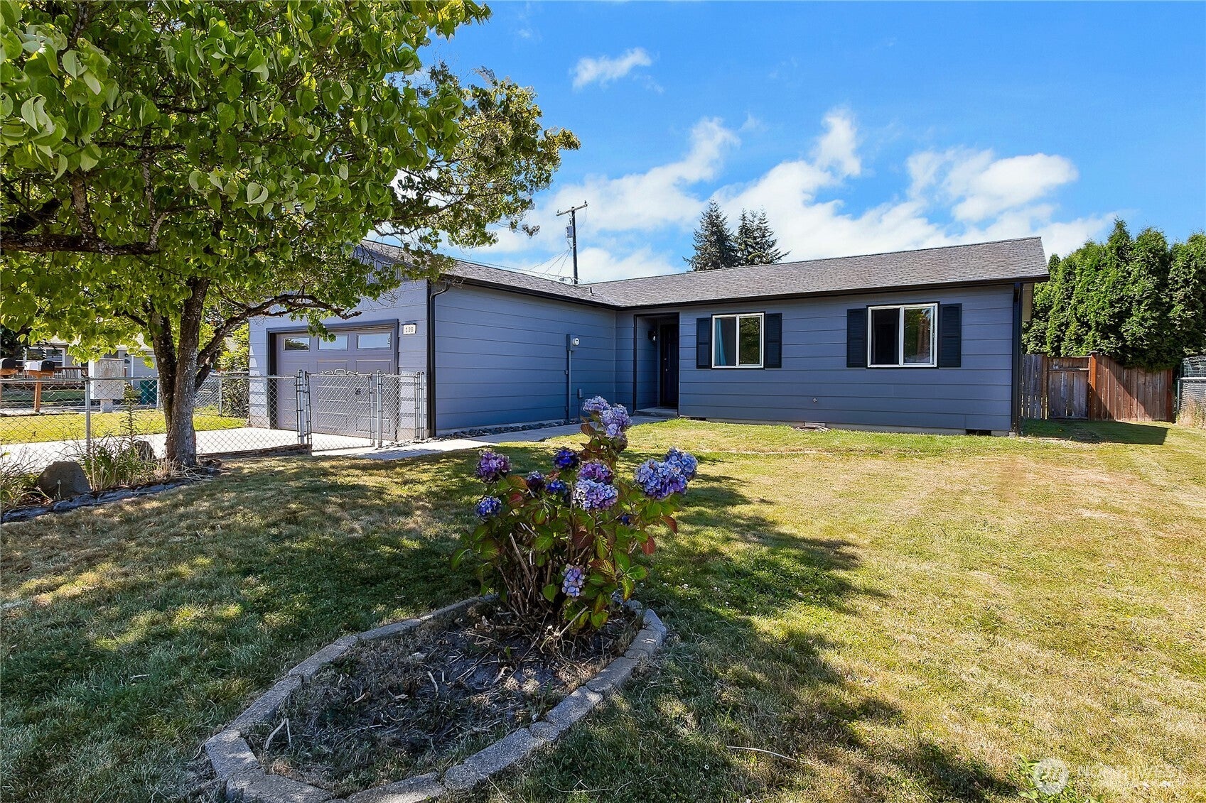 128 Glacier Avenue S