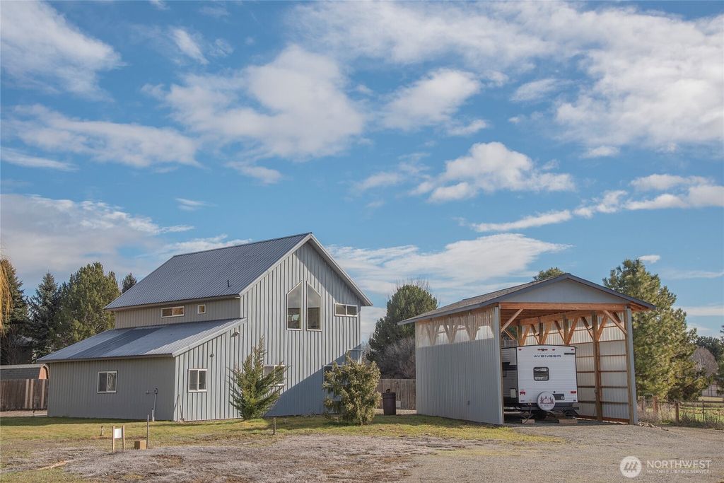 Photo of 2008 E 1st Avenue, Ellensburg, WA 98926 (MLS # 2477328)