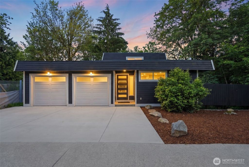 Photo of 30811 26th Avenue SW, Federal Way, WA 98023 (MLS # 2532862)