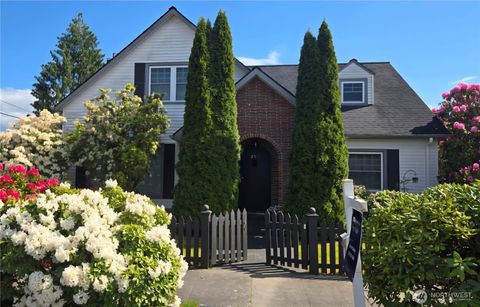 Photo of 237 C Street SW, Castle Rock, WA 98611 (MLS # 2411986)