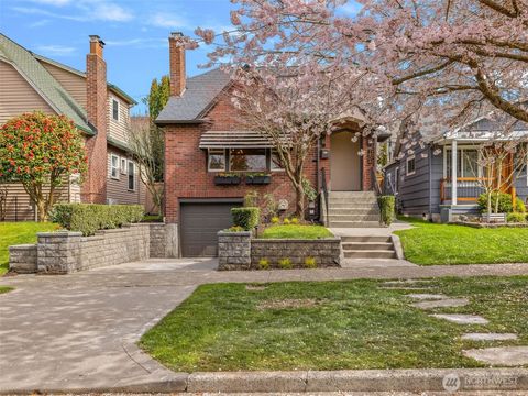 Photo of 1906 44th Avenue SW, Seattle, WA 98116 (MLS # 2504914)