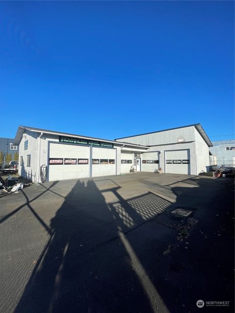 Photo of 121 Third Street, Raymond, WA 98577 (MLS # 2326634) Photo of 121 Third Street, Raymond, WA 98577 (MLS # 2326634)