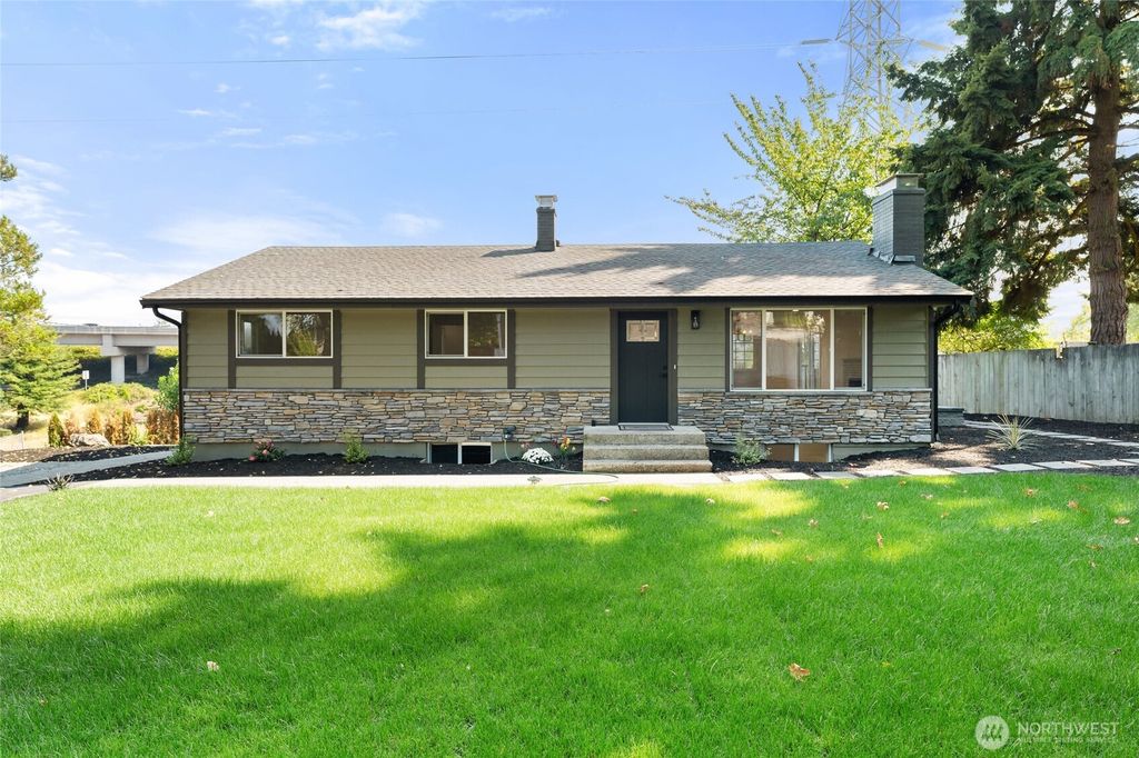 Photo of 12215 SE 35th Street, Bellevue, WA 98006 (MLS # 2521152)