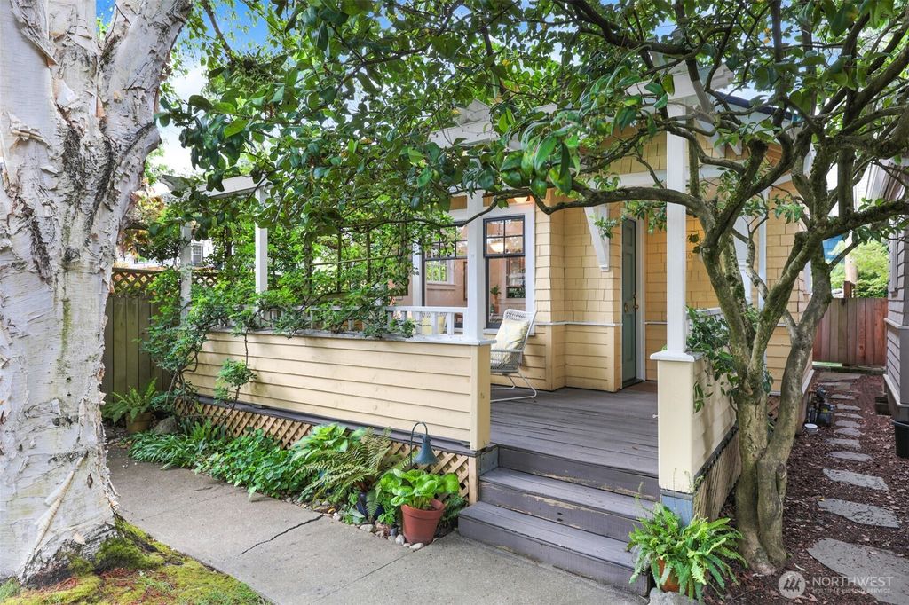 Photo of 1601 22nd Avenue #2118, Seattle, WA 98122 (MLS # 2523914)