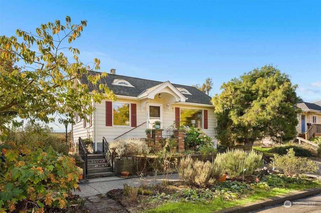 Photo of 1311 NW 77th Street, Seattle, WA 98117 (MLS # 2005778)