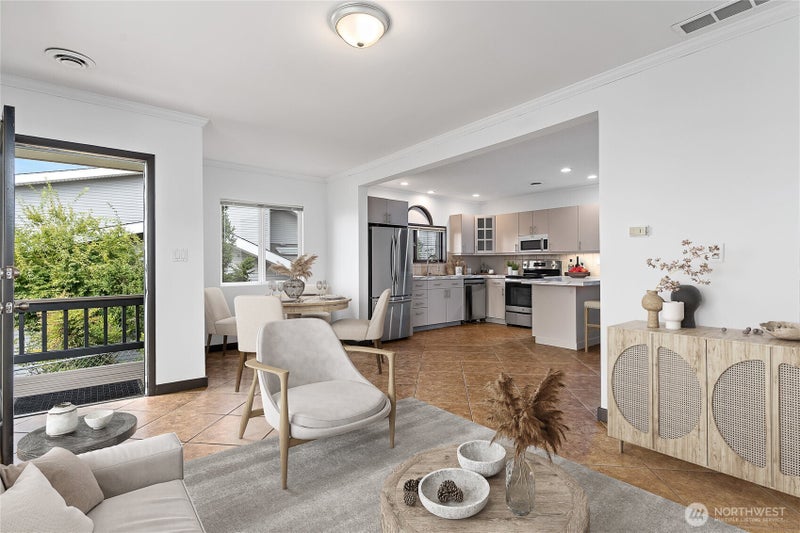 122 8th Avenue
