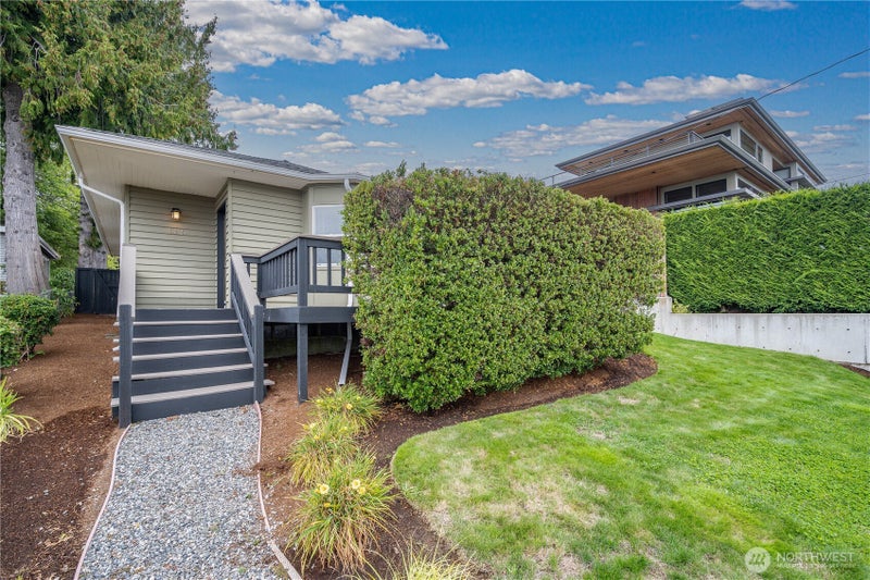 122 8th Avenue