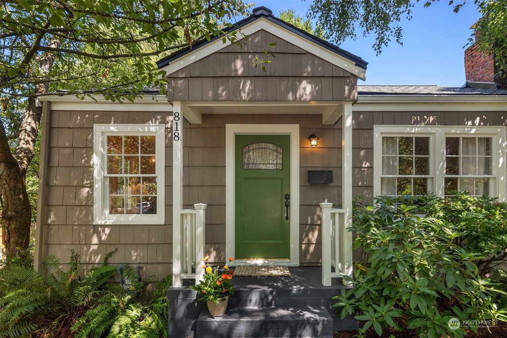 Photo of 818 NE 92nd Street, Seattle, WA 98115 (MLS # 2267619)