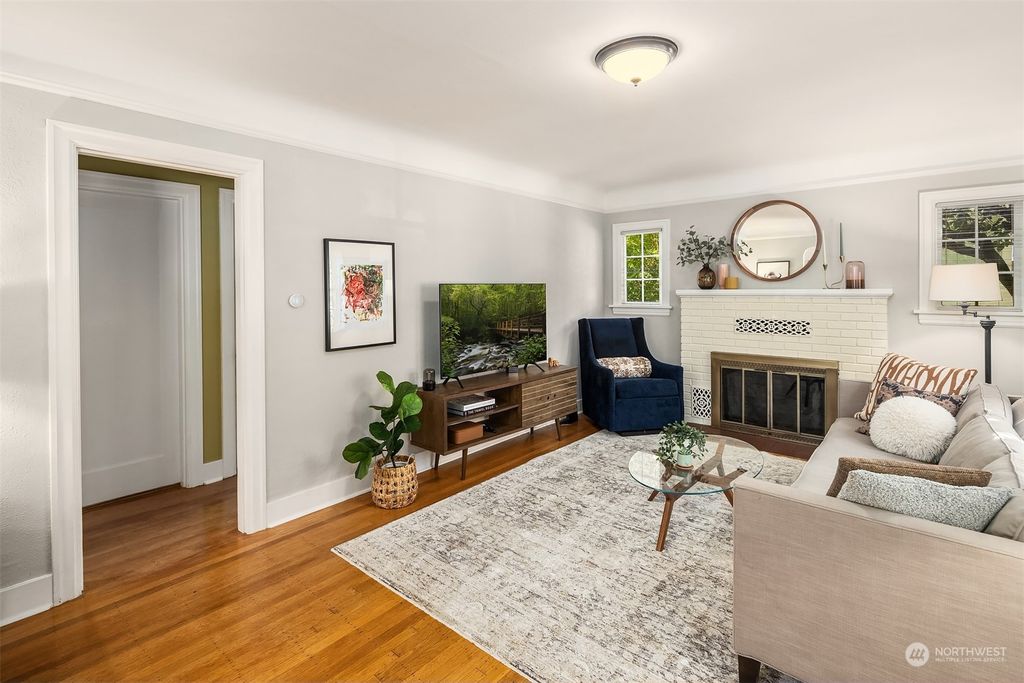 Photo of 818 NE 92nd Street, Seattle, WA 98115 (MLS # 2267619)