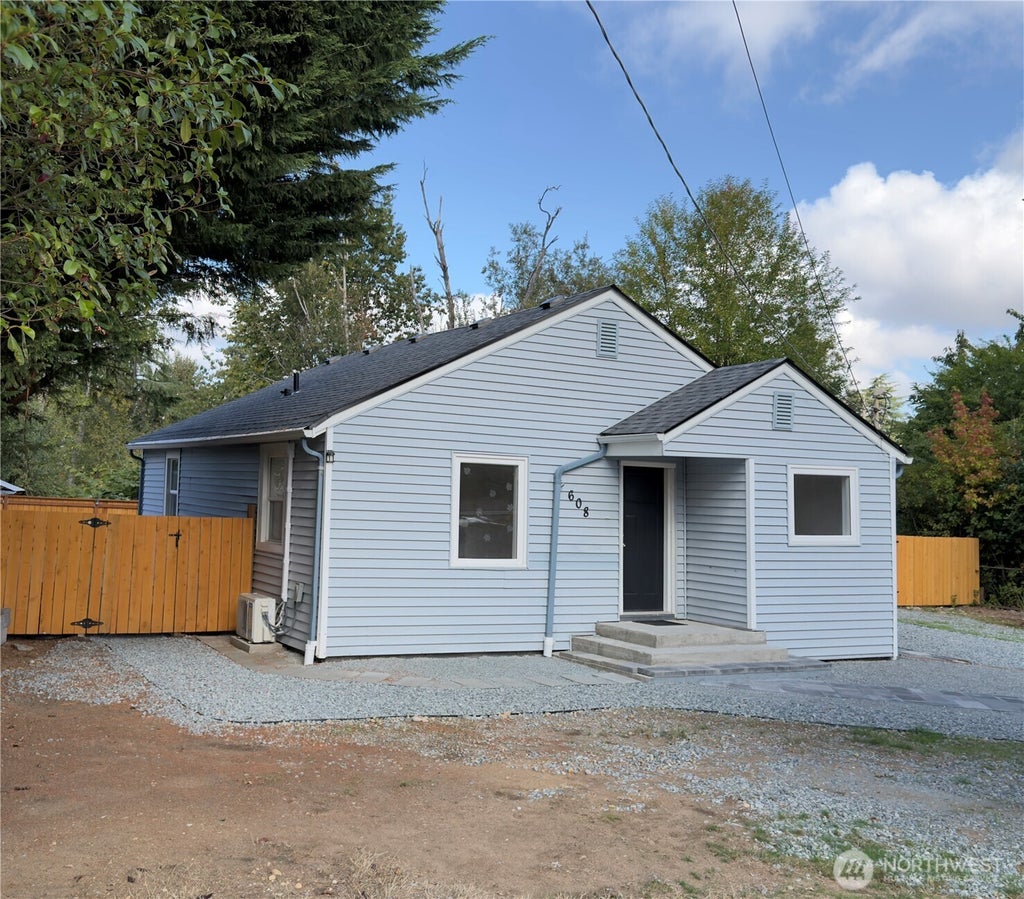 Photo of 608 SW 142nd Street, Burien, WA 98166 (MLS # 2588904)