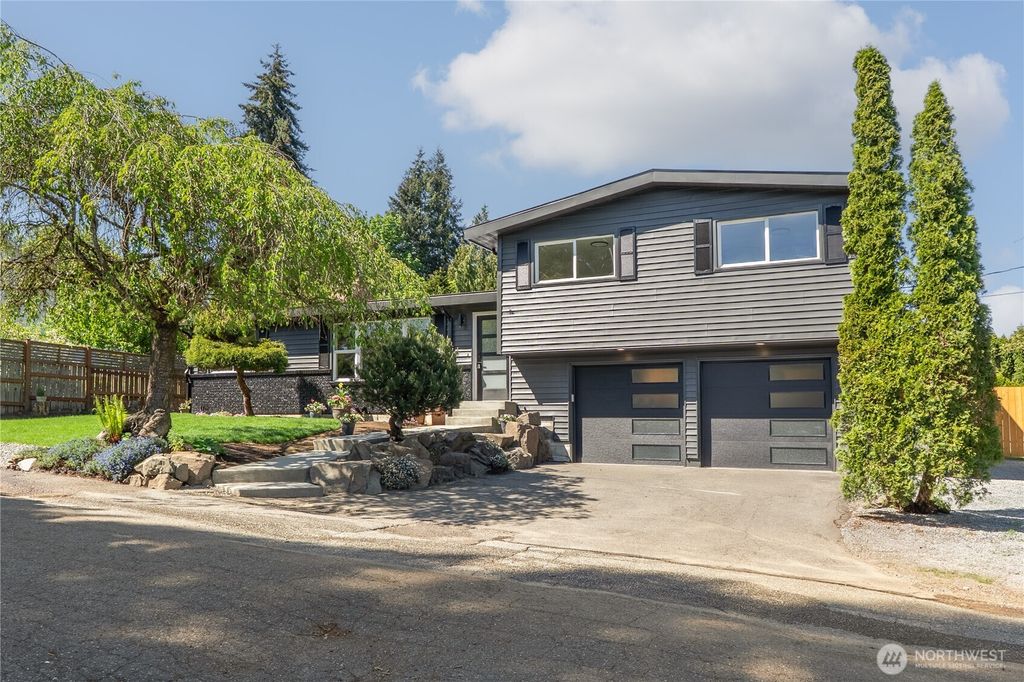 Photo of 5812 NE 195th Street, Kenmore, WA 98028 (MLS # 2372752)