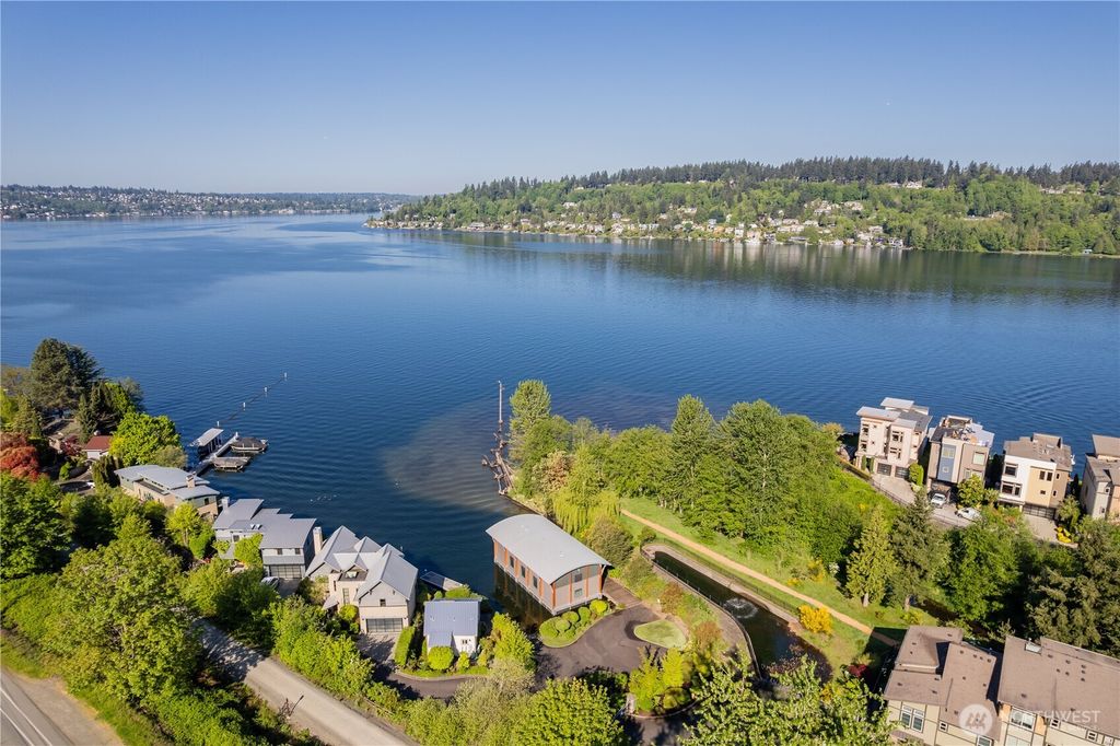 Photo of 4001 Wells Avenue N, Renton, WA 98056 (MLS # 2370350)