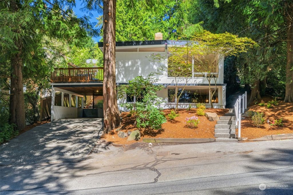 Photo of 4022 NE 110th Street, Seattle, WA 98125 (MLS # 2224764)