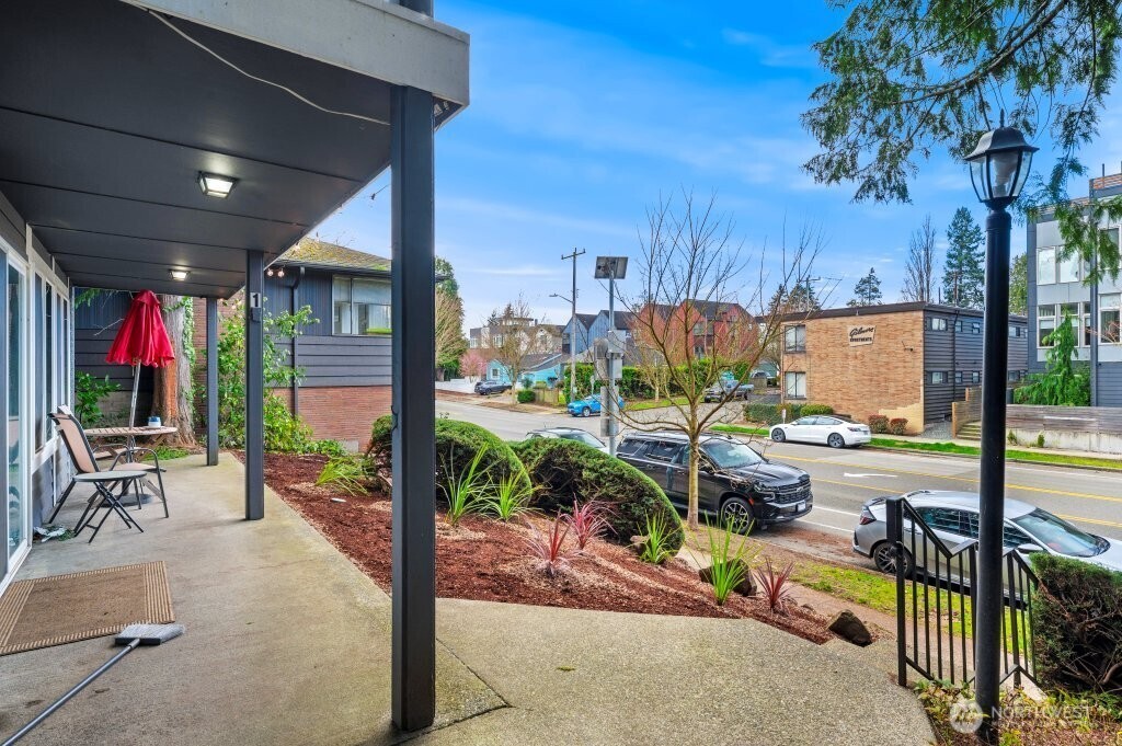 5954 Fauntleroy Way SW