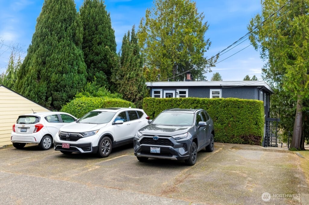 5954 Fauntleroy Way SW