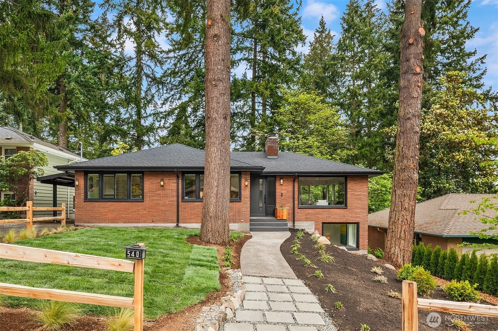 Photo of 540 NE 130th Street, Seattle, WA 98125 (MLS # 2367170)