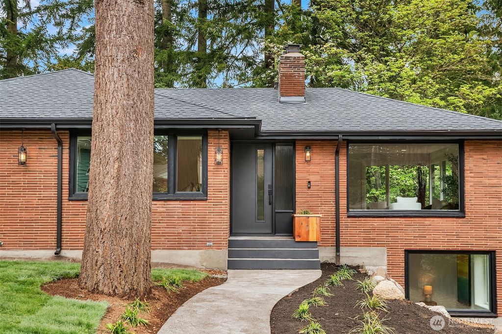 Photo of 540 NE 130th Street, Seattle, WA 98125 (MLS # 2367170)