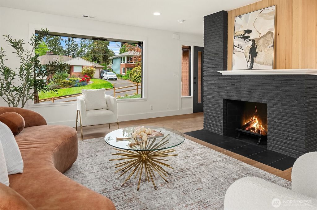 Photo of 540 NE 130th Street, Seattle, WA 98125 (MLS # 2367170)