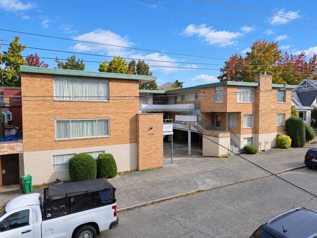 Photo of 6550 Greeenwood Avenue N, Seattle, WA 98103 (MLS # 2596693)
