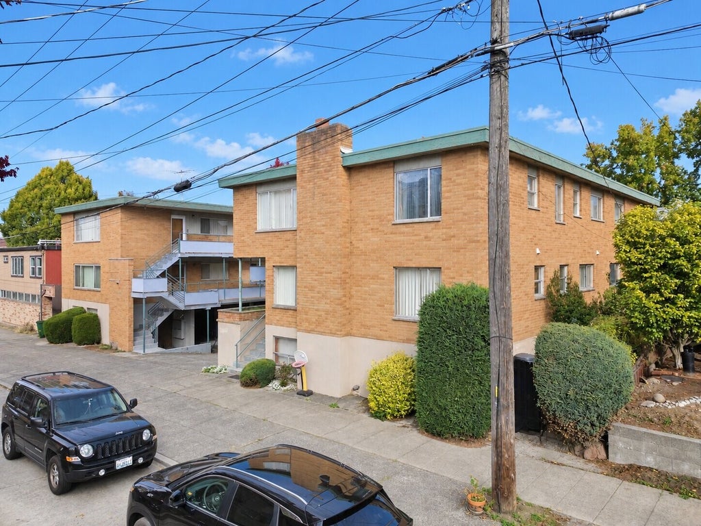 Photo of 6550 Greeenwood Avenue N, Seattle, WA 98103 (MLS # 2596693)