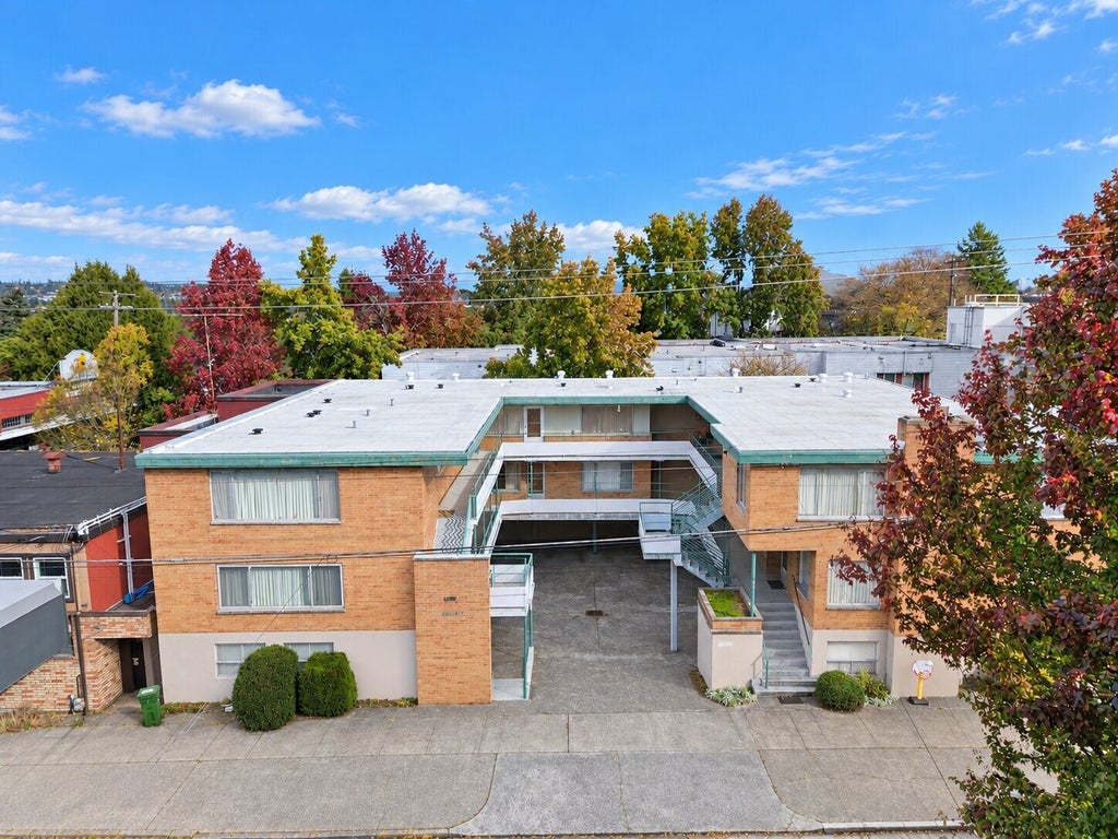 Photo of 6550 Greeenwood Avenue N, Seattle, WA 98103 (MLS # 2596693)