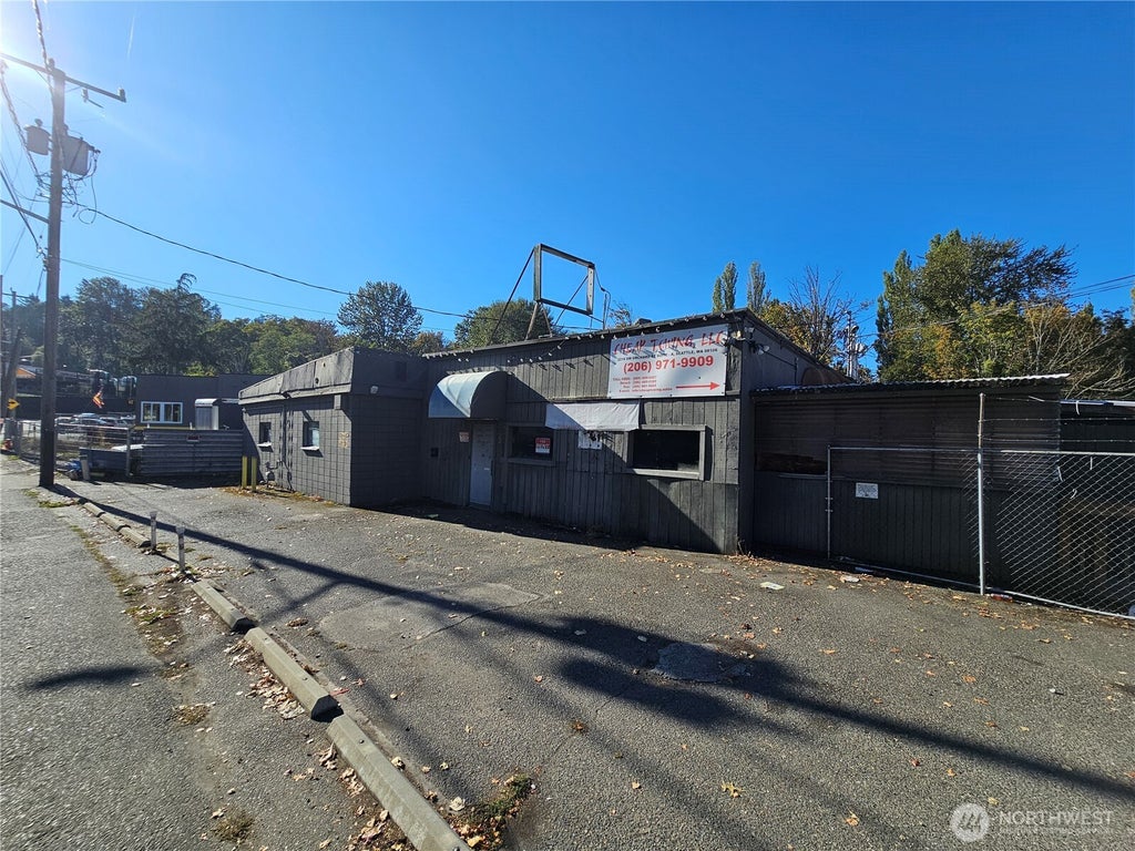 Photo of 2216 SW Orchard Street, Seattle, WA 98106 (MLS # 2591073)