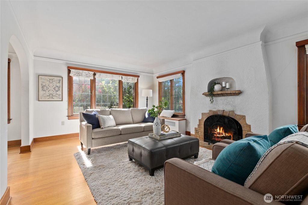 Photo of 2118 NE Park Road, Seattle, WA 98105 (MLS # 2374779)