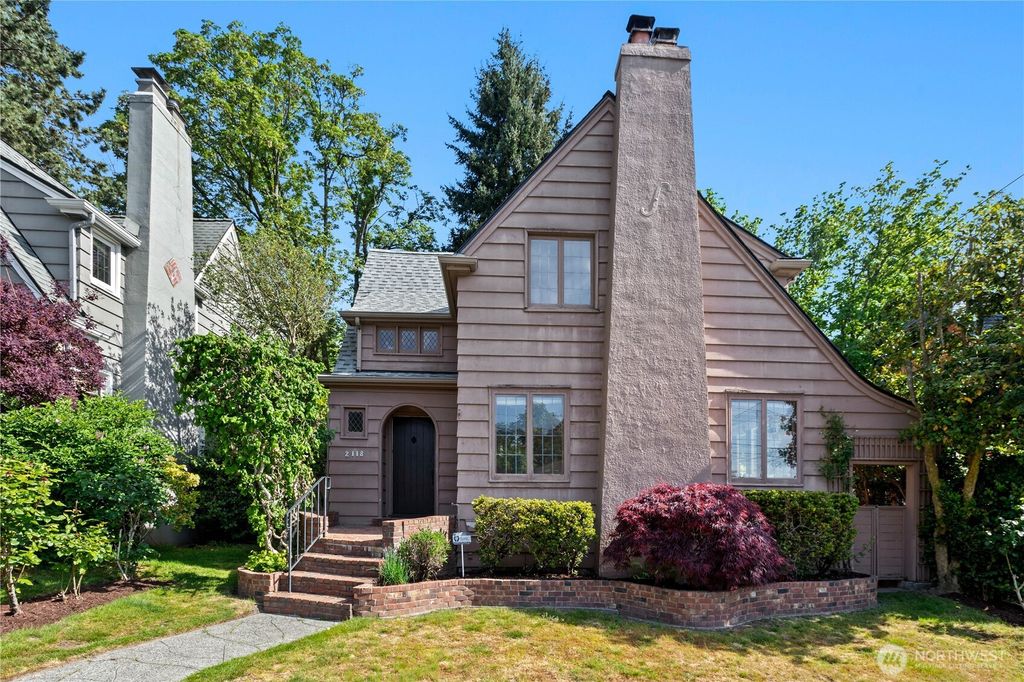 Photo of 2118 NE Park Road, Seattle, WA 98105 (MLS # 2374779)