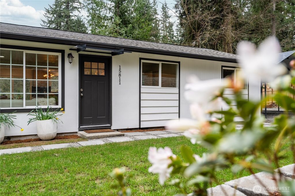 Photo of 15811 180th Avenue NE, Woodinville, WA 98072 (MLS # 2496018)