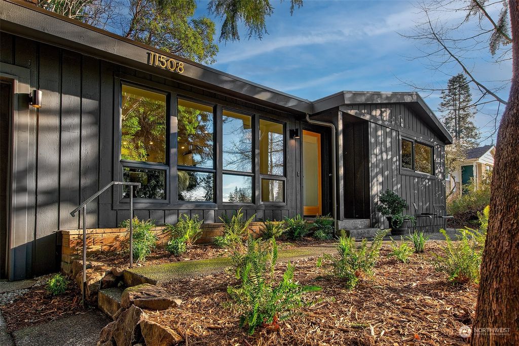 Photo of 11508 29th Avenue SW, Seattle, WA 98146 (MLS # 2322968)