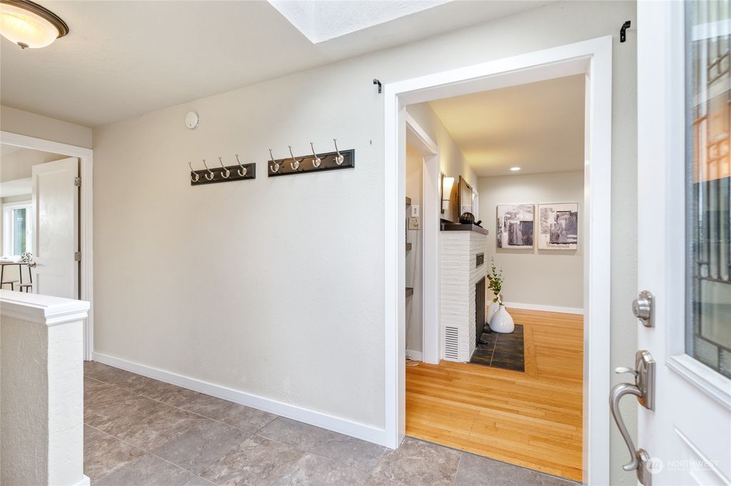 Photo of 914 N 33rd Street, Renton, WA 98056 (MLS # 2244707)