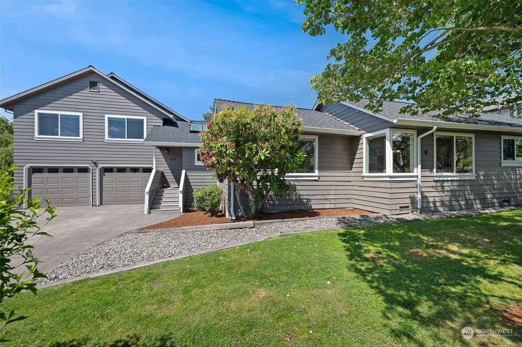 Photo of 914 N 33rd Street, Renton, WA 98056 (MLS # 2244707)
