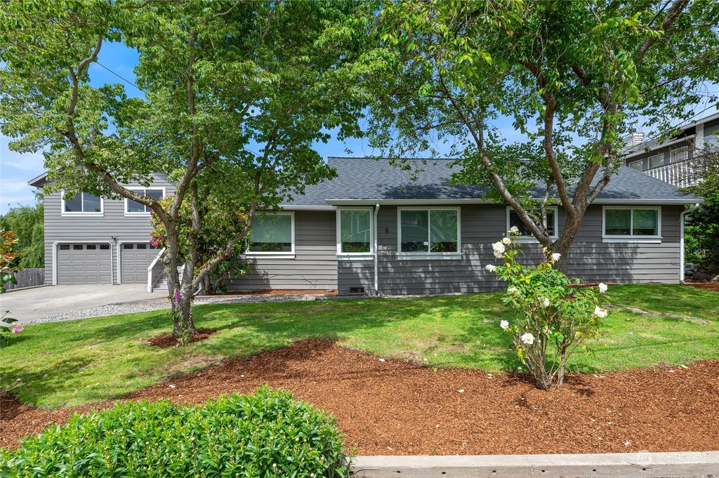 Photo of 914 N 33rd Street, Renton, WA 98056 (MLS # 2244707)