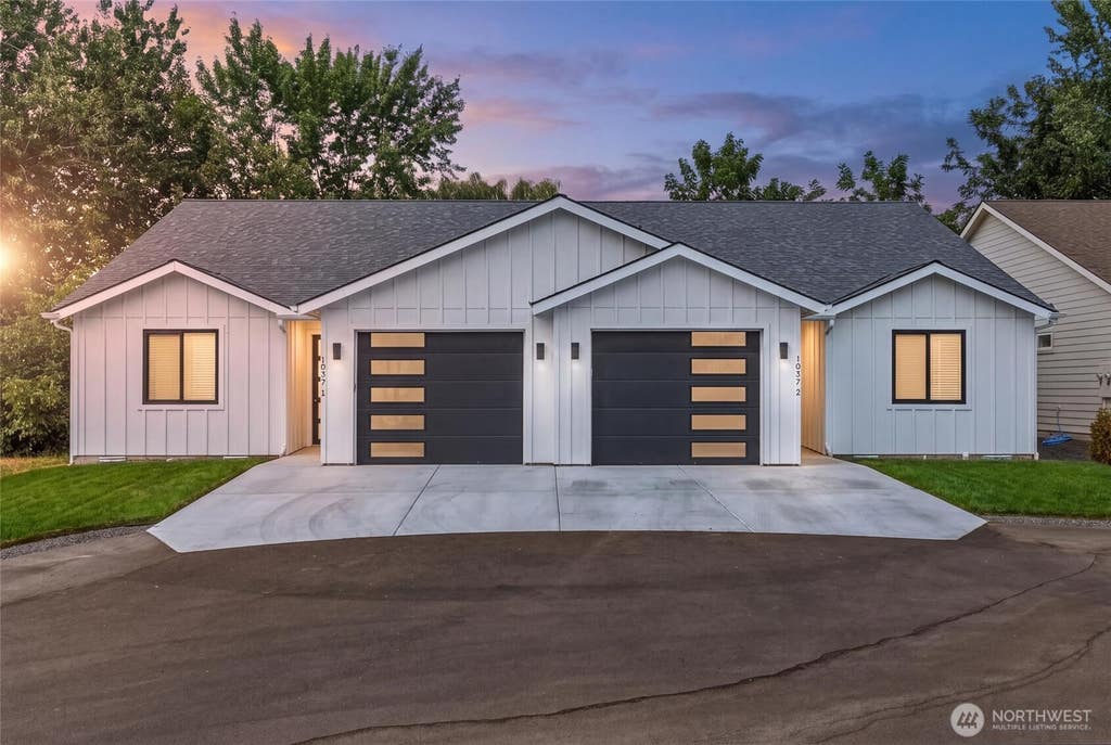 Photo of 1037 SE Date Avenue #1, College Place, WA 99324 (MLS # 2562936)