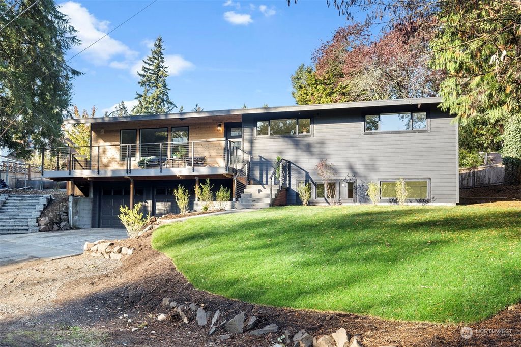 Photo of 1520 NE 106th Street, Seattle, WA 98125 (MLS # 2176958)
