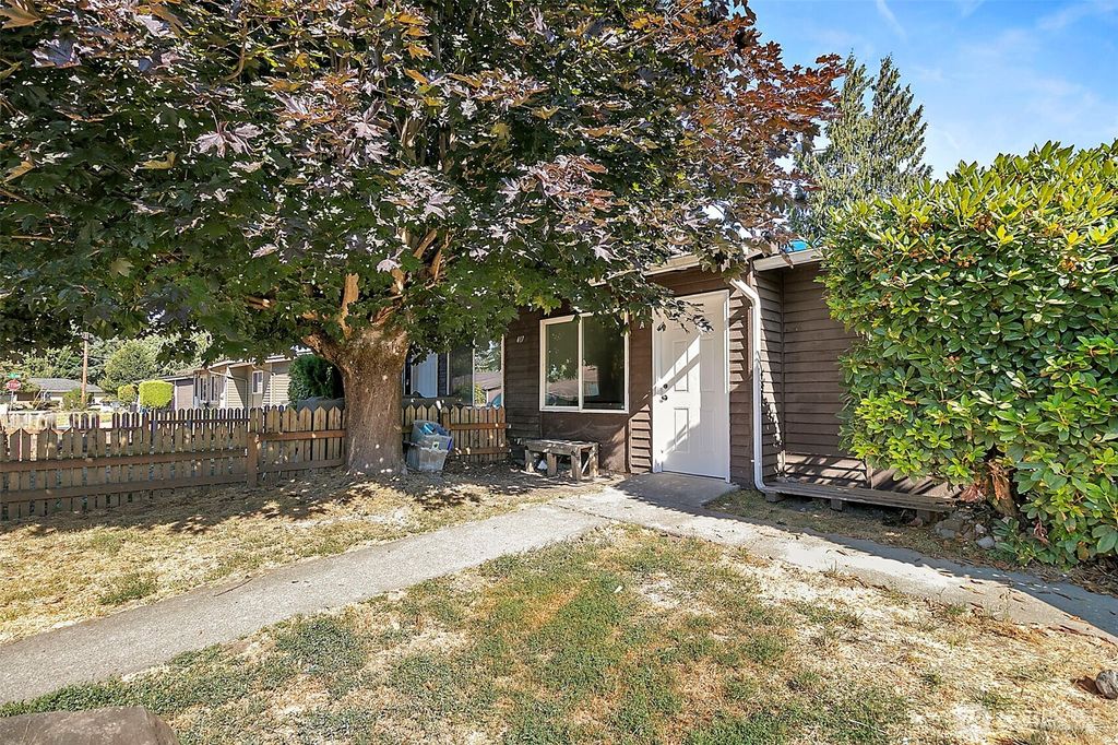 Photo of 417 22nd Street SE, Auburn, WA 98002 (MLS # 2559823)