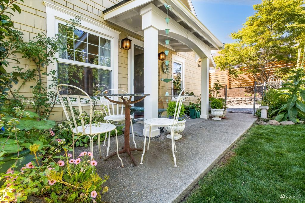 Photo of 830 Avenue A, Snohomish, WA 98290 (MLS # 1988575)