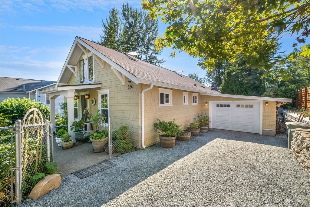 Photo of 830 Avenue A, Snohomish, WA 98290 (MLS # 1988575)