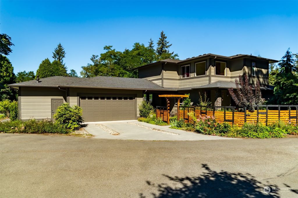 Photo of 10925 Valley View Road, Bothell, WA 98011 (MLS # 2031793)