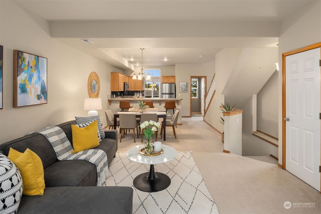 Photo of 11556 SE 170th Court, Renton, WA 98055 (MLS # 2194161)