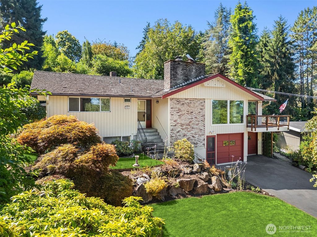 Photo of 7017 NE 155th Place, Kenmore, WA 98028 (MLS # 2408315)
