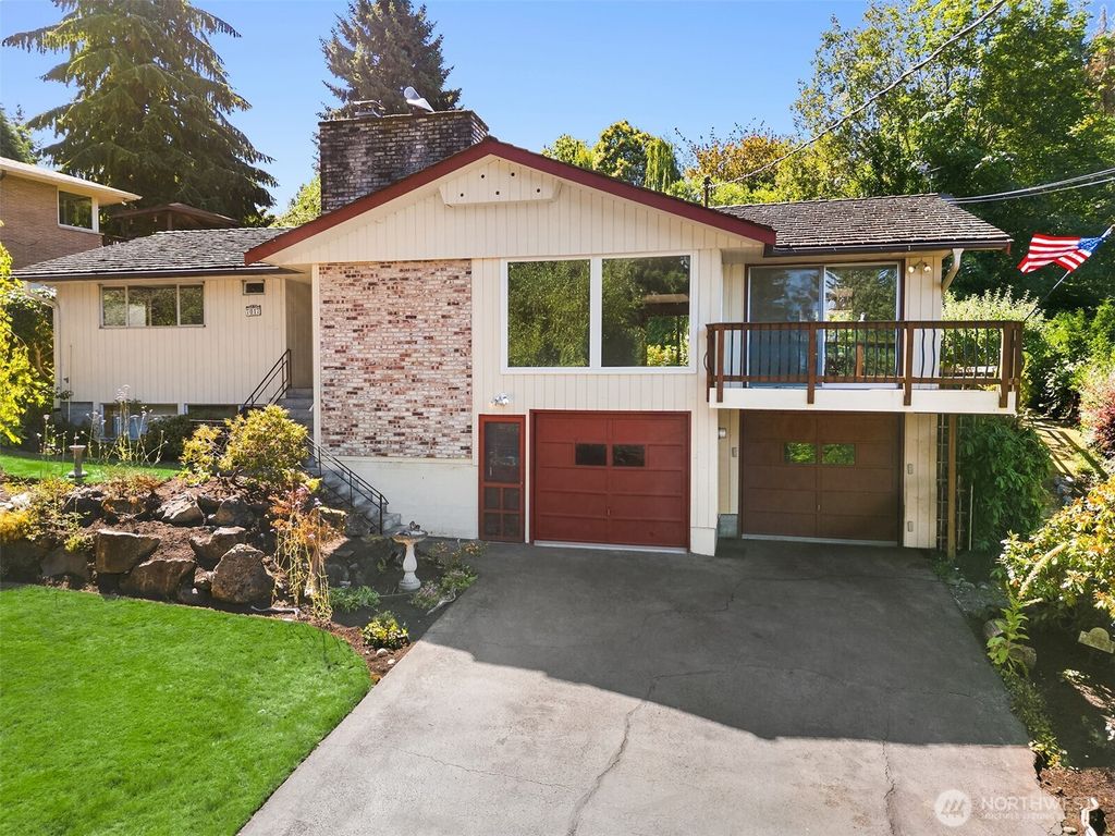 Photo of 7017 NE 155th Place, Kenmore, WA 98028 (MLS # 2408315)