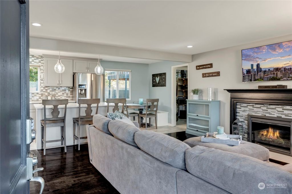 Photo of 7333 125th Place SE, Newcastle, WA 98056 (MLS # 2210311)