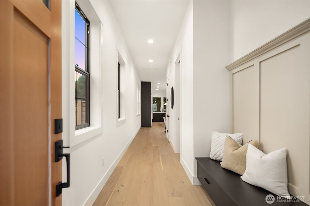 Photo of 822 165th Avenue NE, Bellevue, WA 98008 (MLS # 2469246)