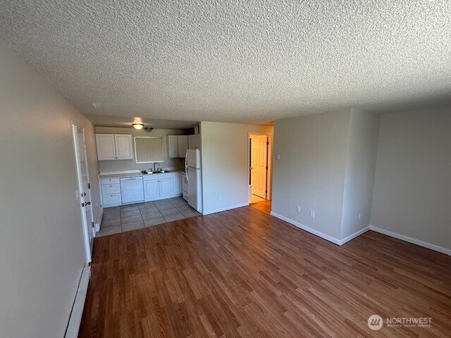313 E Woodworth Street 4
