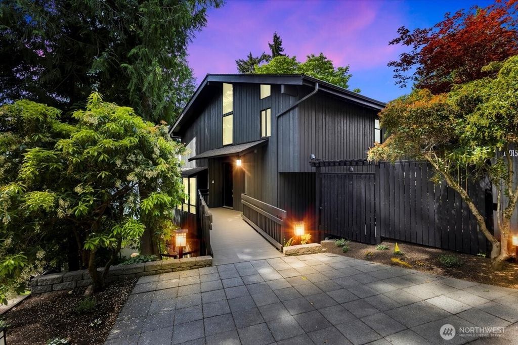 Photo of 16015 Inglewood Road NE, Kenmore, WA 98028 (MLS # 2374718)